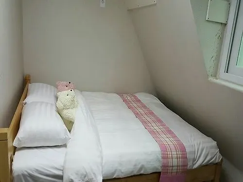 Kstar Stay Residence Hoehyun - Hostel Сеул 2*,  Южная Корея